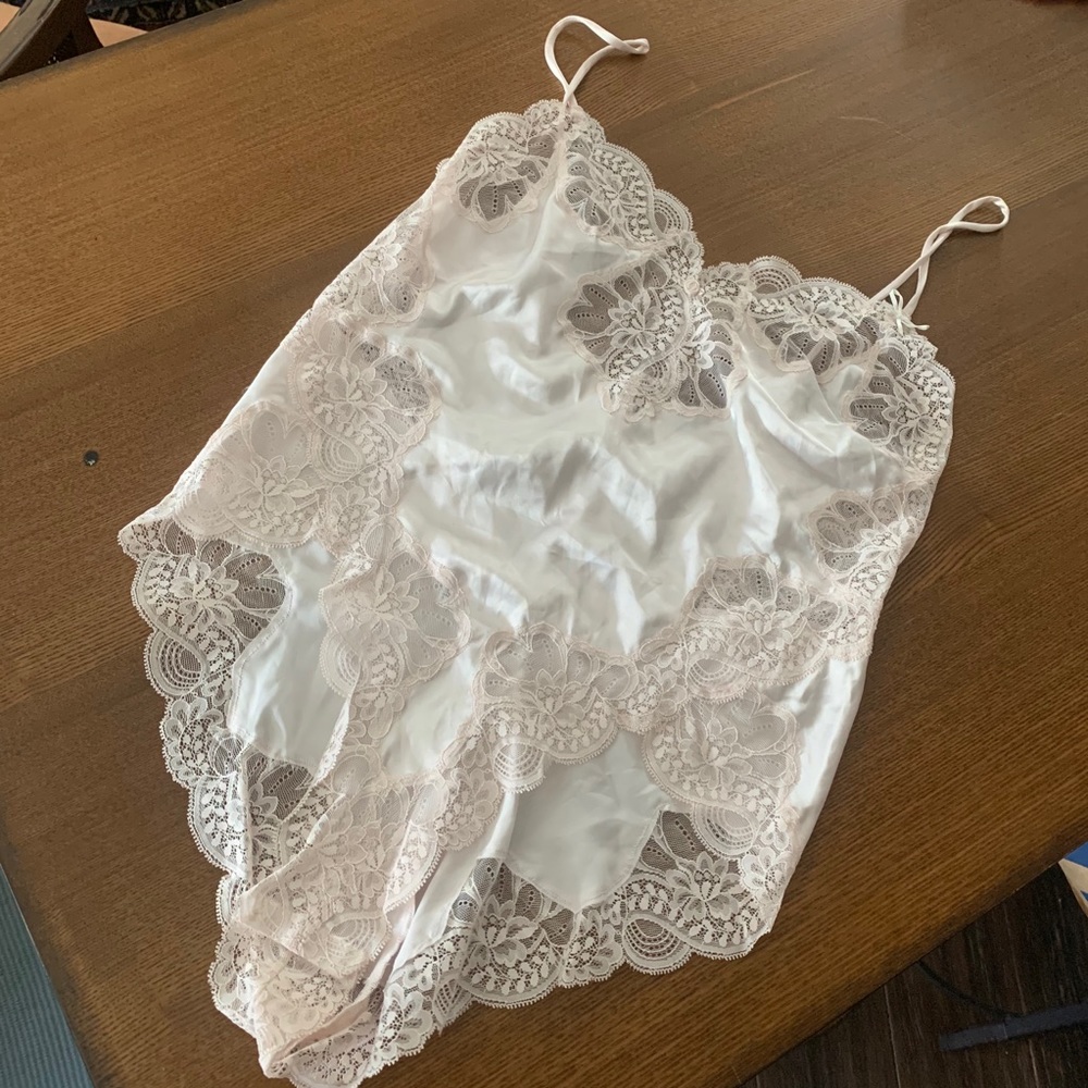 Oscar De La Renta Vintage Lingerie SZ 38 M/L